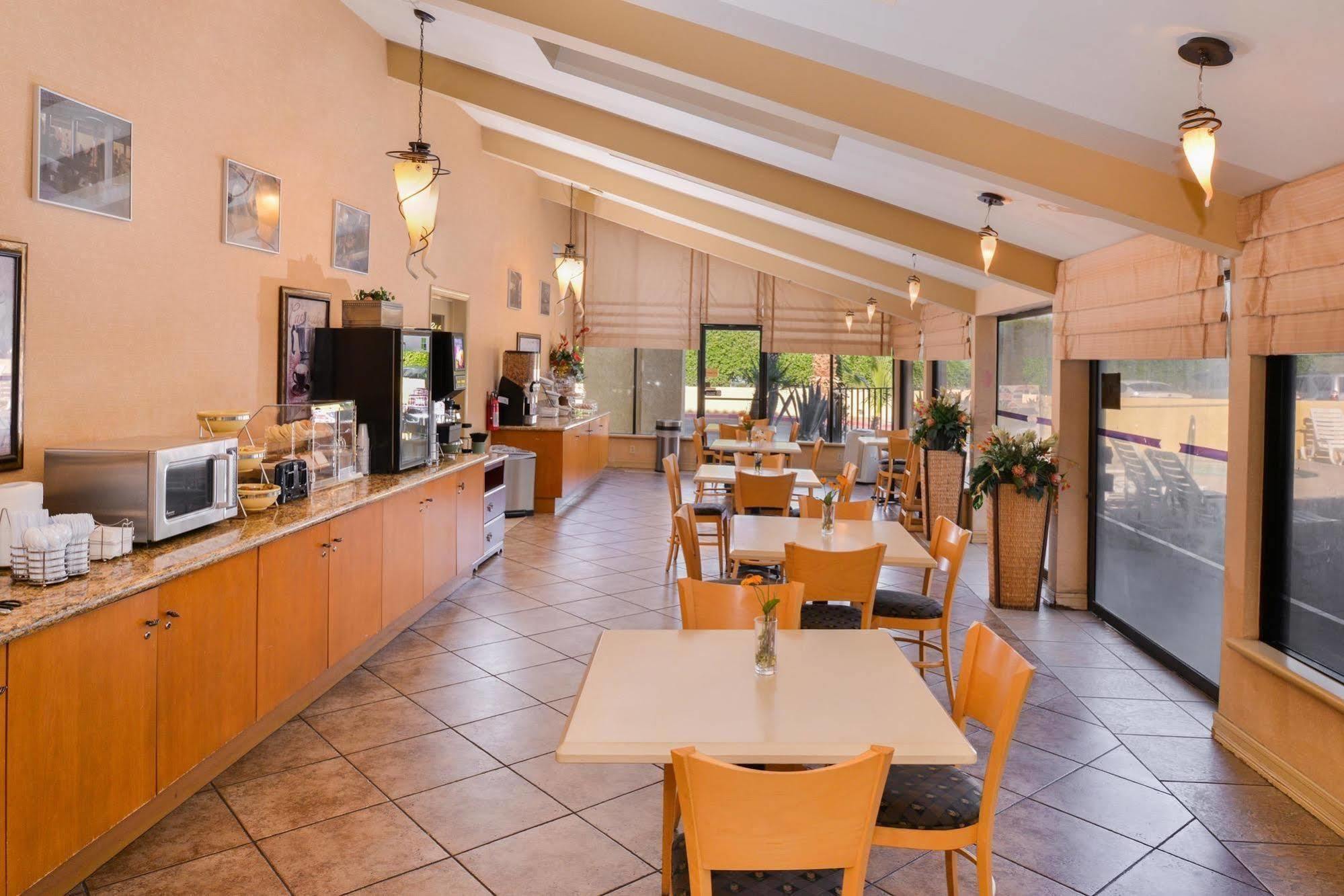 Red Lion Inn & Suites Cathedral City Palm Springs Екстер'єр фото