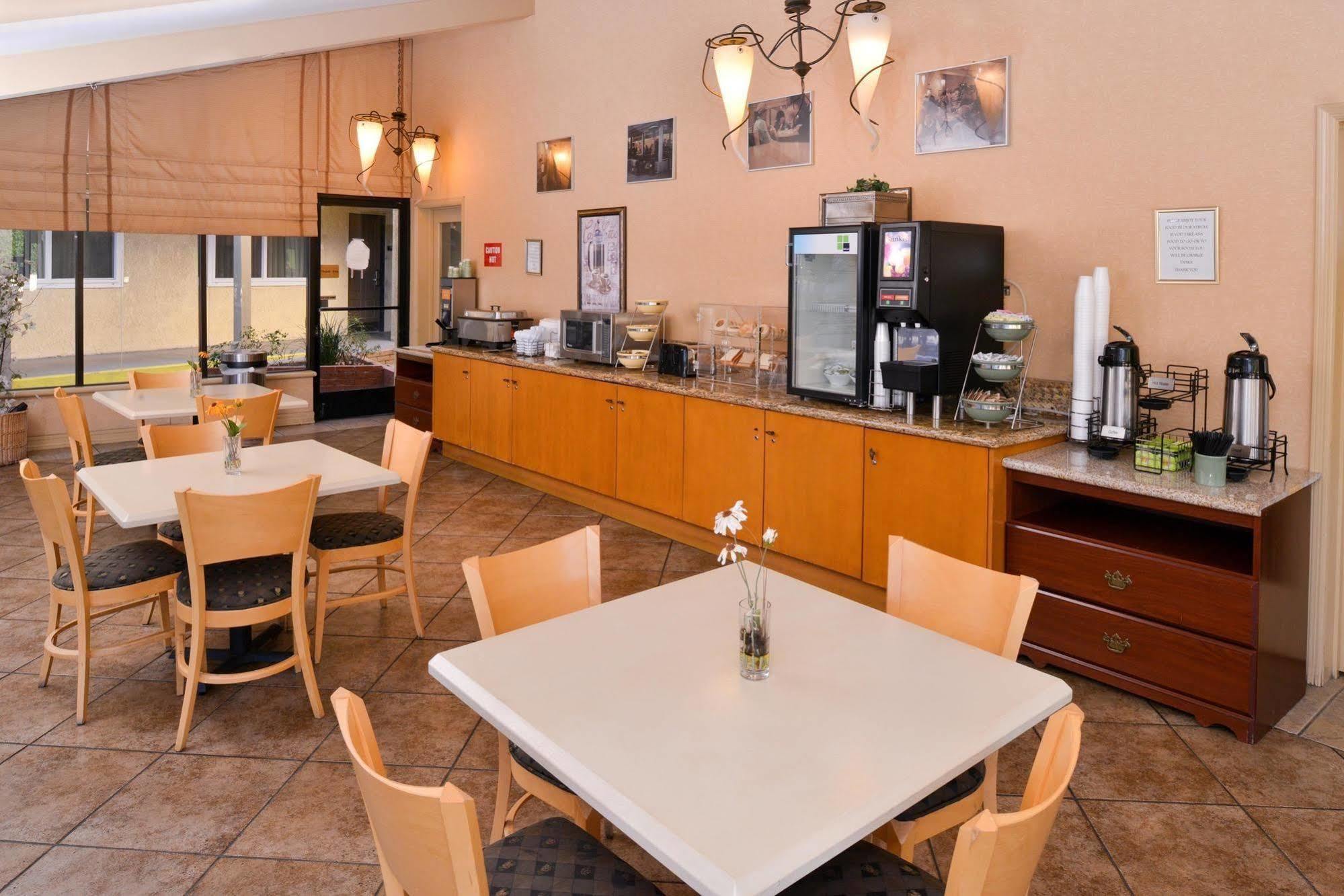 Red Lion Inn & Suites Cathedral City Palm Springs Екстер'єр фото