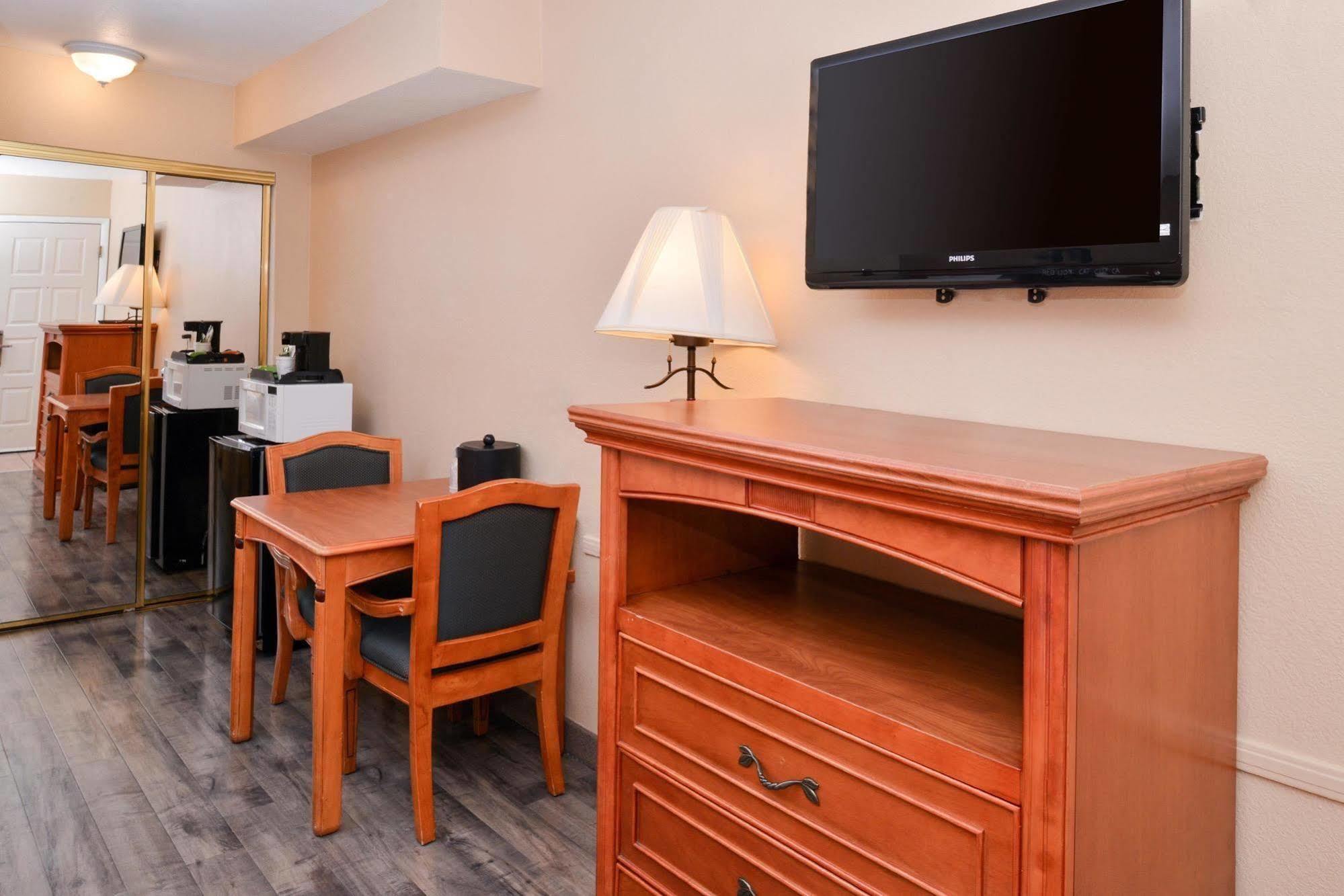 Red Lion Inn & Suites Cathedral City Palm Springs Екстер'єр фото