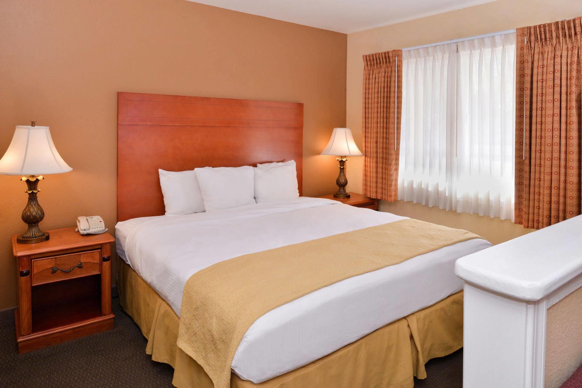 Red Lion Inn & Suites Cathedral City Palm Springs Екстер'єр фото