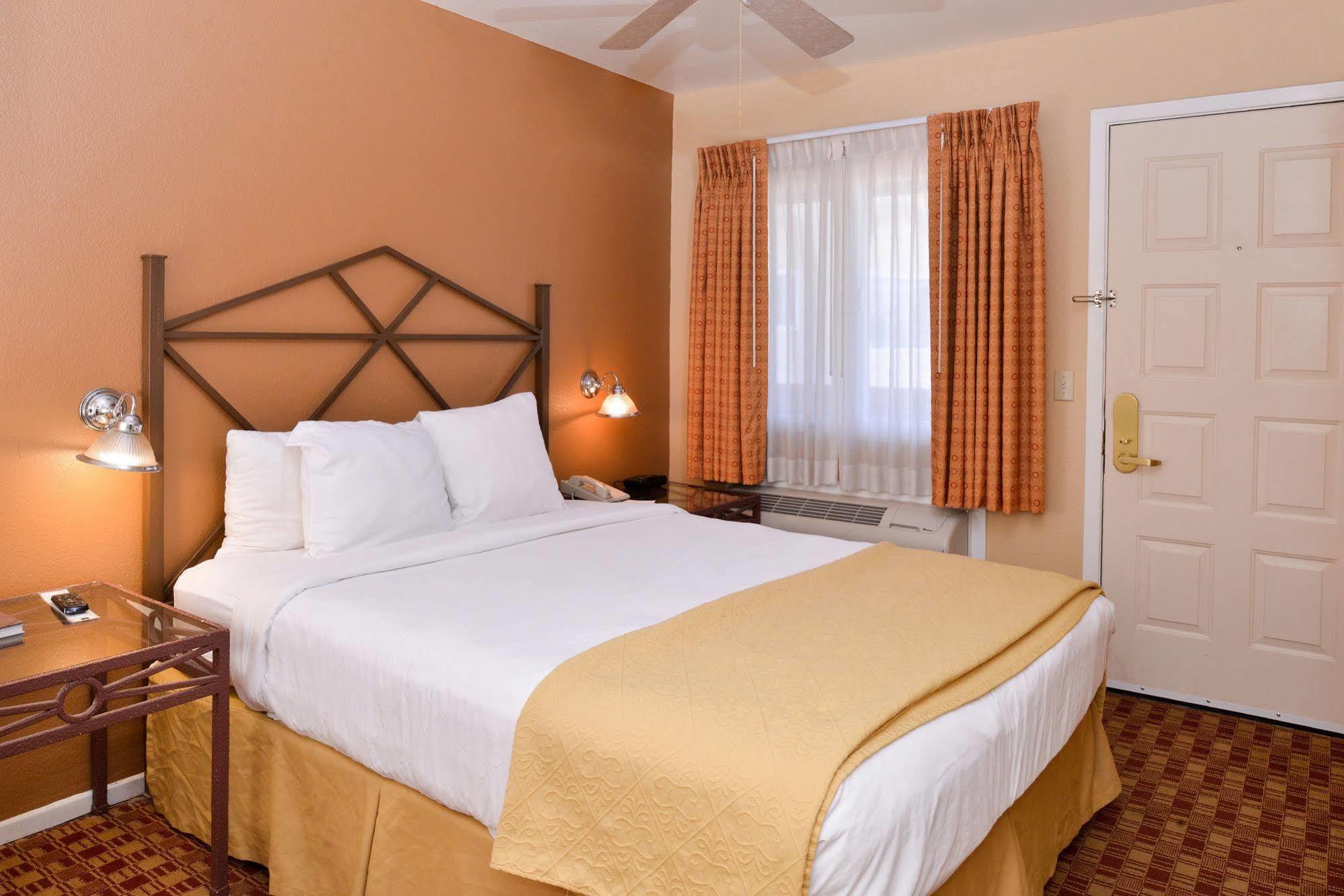 Red Lion Inn & Suites Cathedral City Palm Springs Екстер'єр фото