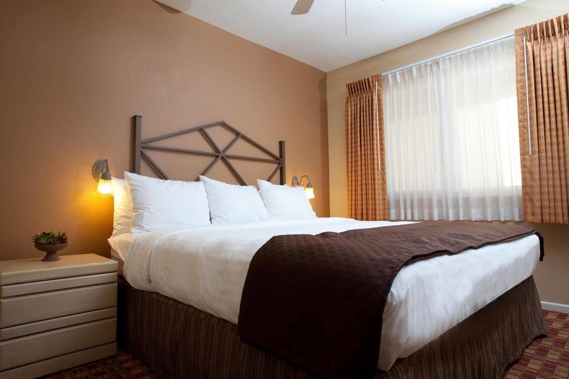 Red Lion Inn & Suites Cathedral City Palm Springs Екстер'єр фото