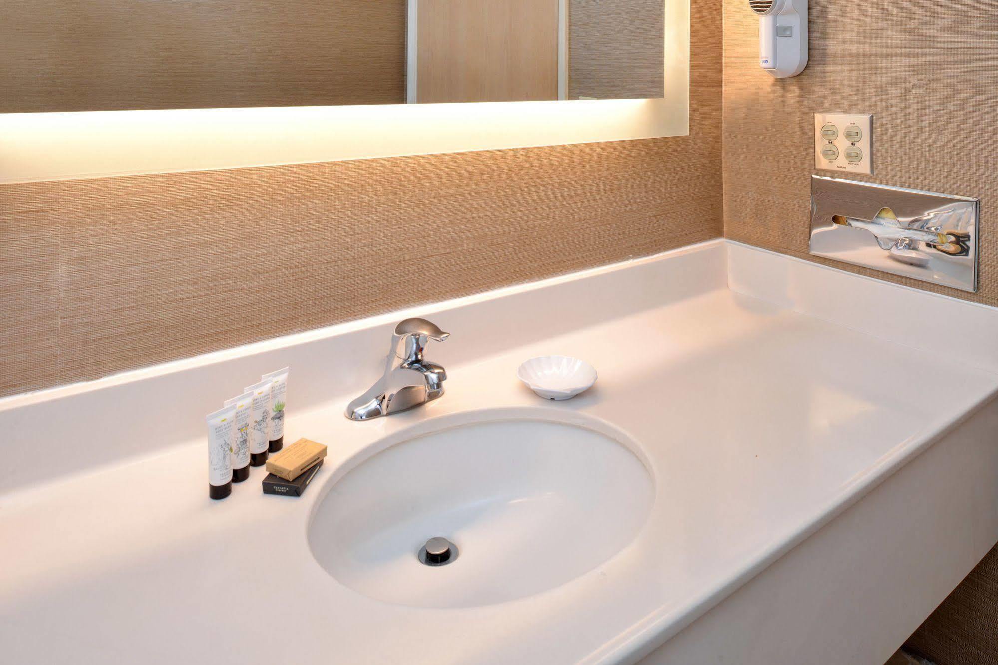 Red Lion Inn & Suites Cathedral City Palm Springs Екстер'єр фото