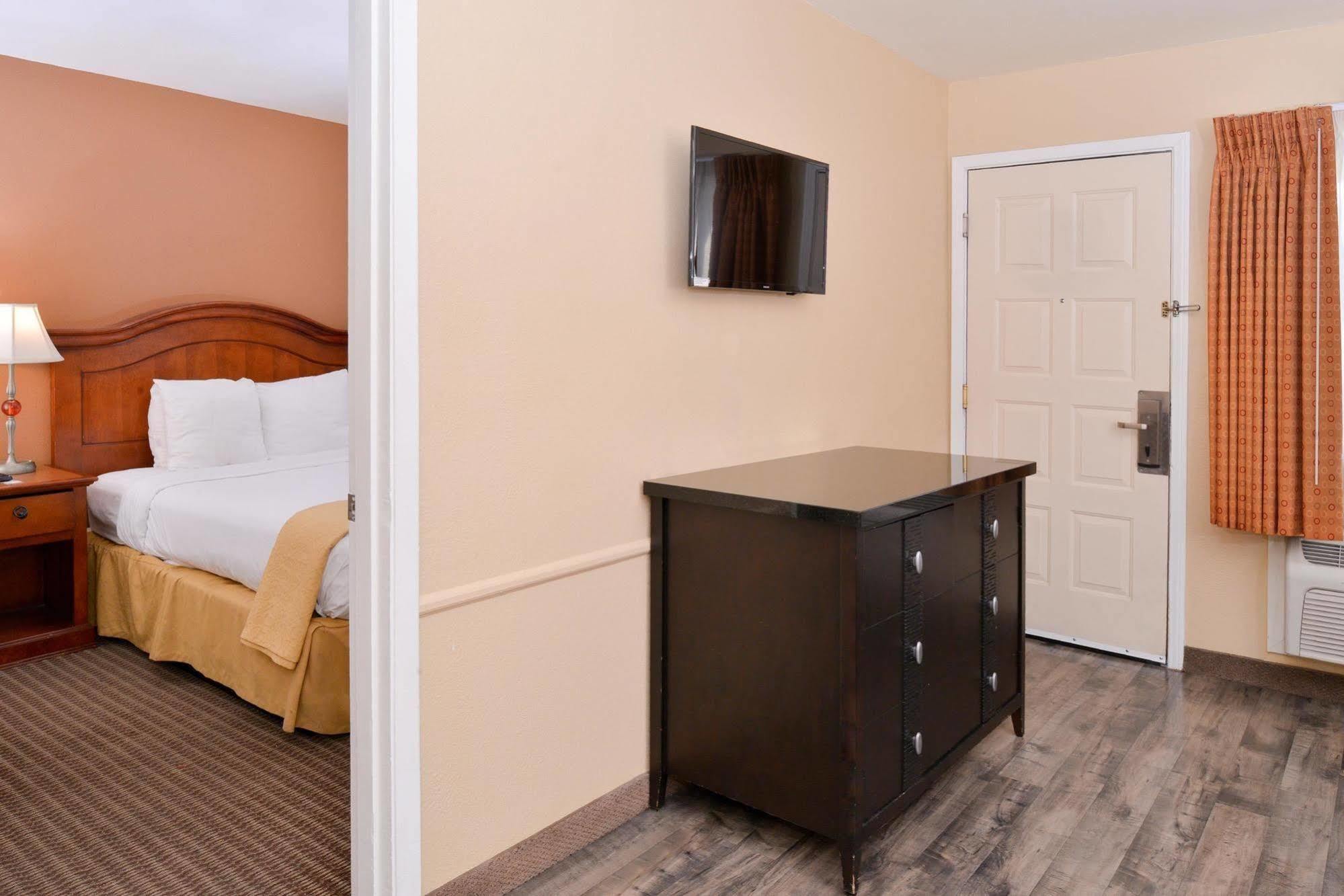 Red Lion Inn & Suites Cathedral City Palm Springs Екстер'єр фото