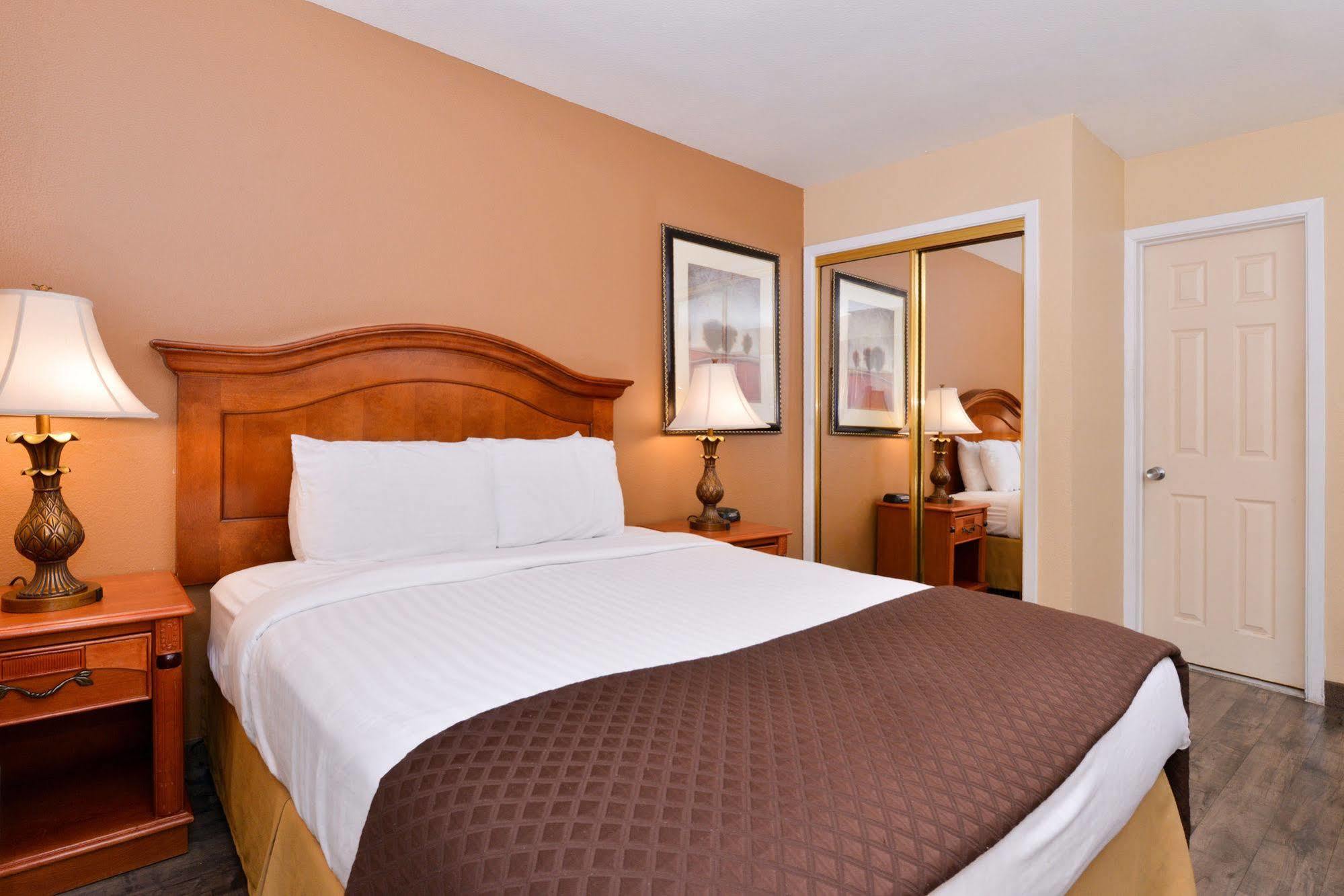Red Lion Inn & Suites Cathedral City Palm Springs Екстер'єр фото