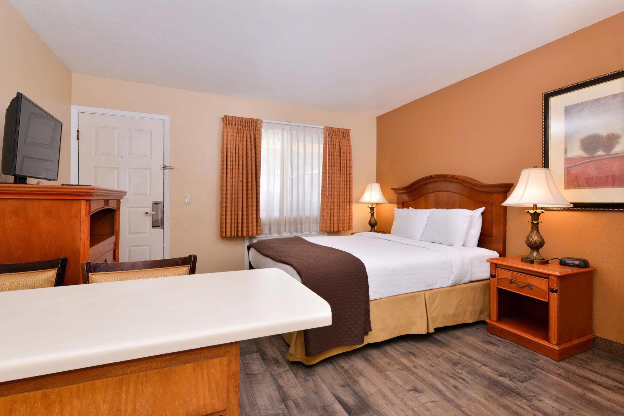 Red Lion Inn & Suites Cathedral City Palm Springs Екстер'єр фото