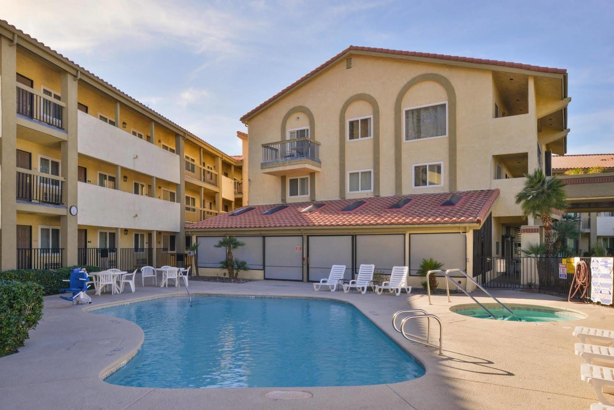 Red Lion Inn & Suites Cathedral City Palm Springs Екстер'єр фото