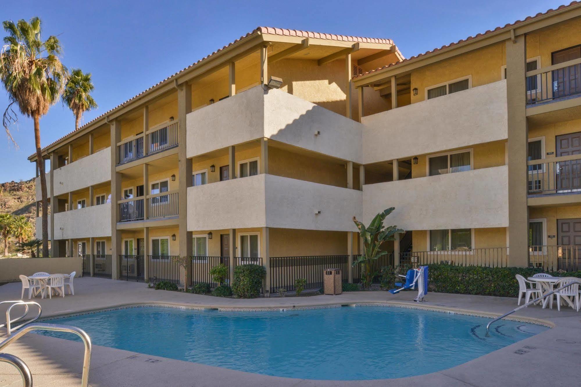 Red Lion Inn & Suites Cathedral City Palm Springs Екстер'єр фото