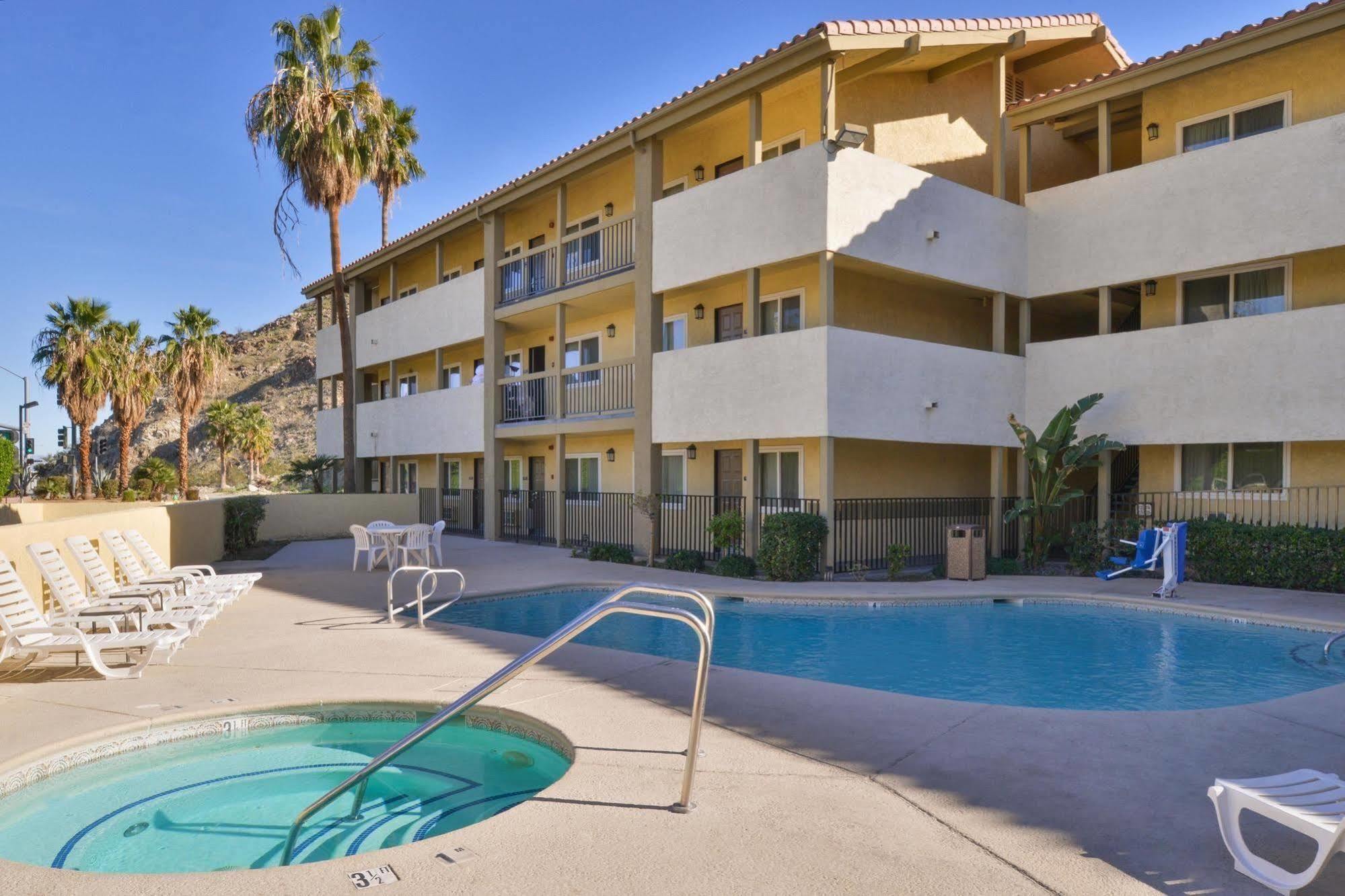 Red Lion Inn & Suites Cathedral City Palm Springs Екстер'єр фото
